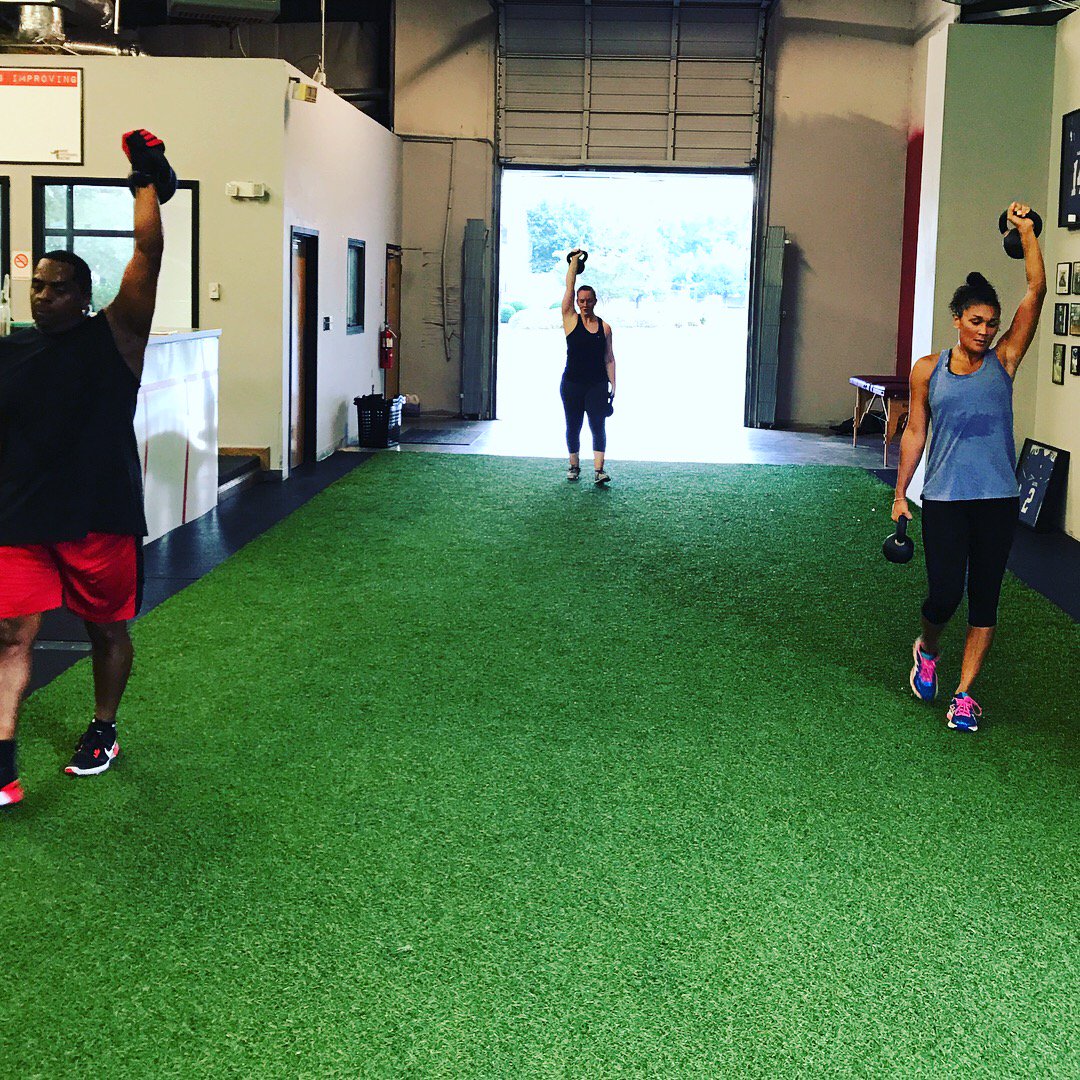 KP_Factory's tweet photo. Your inability to stabilize your hips could be leading to your bad position overhead. Add carry variations to help those problems. https://t.co/5LIKcRYH4C