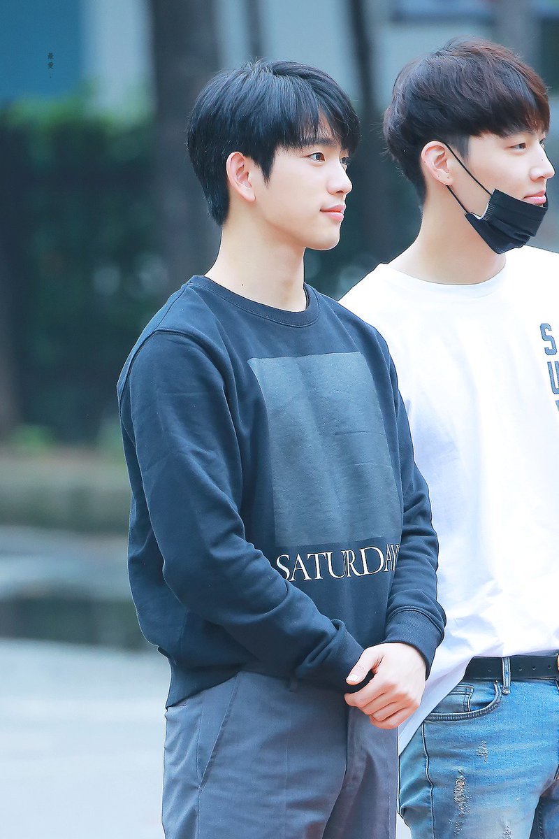 nnasterpiece's tweet photo. 170825 뮤직뱅크
#GOT7 #JJProject #진영
https://t.co/WmCV2g2Mgs
https://t.co/hELmoiPZIa https://t.co/3WqGbNMwSt