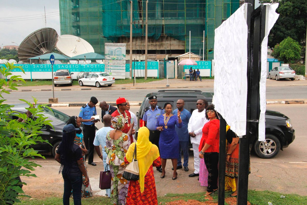PoliceNG's tweet photo. ROTARY CLUB UNVEILS BILLBOARD WITH @PoliceNG_PCRRU CONTACT INFORMATION
Read at https://t.co/9s4oNSm9j8

#BailisFree #IGPIdris
@YomiShogunle https://t.co/AMDpEd9Rst