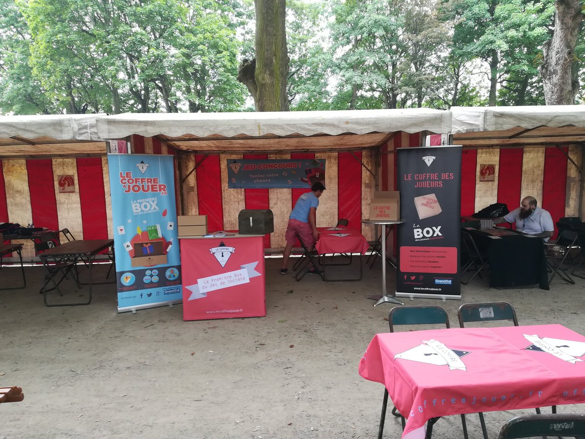 lecoffreajouer's tweet photo. Stand installé au @BGamesFestival !
#j2s #bgf2017 https://t.co/WZfXAGWtoo