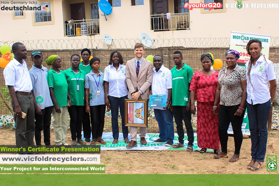 vicfoldrecycler's tweet photo. @AmusaFolashade @aderayD @iam_fto @PrinceOloye1 @de_deutschland @en_germany Our #GreenTeam all motivated to do more. #cleankwaraproject https://t.co/g6xVB2adBI