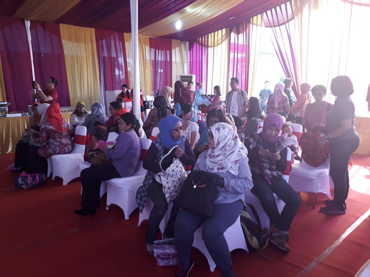 sharpindonesia's tweet image. Para peserta #SharpCookingClub Cooking Battle dan Cooking demo di Signature Park Grande #PikkoGroup sudah bersiap nih. 😄