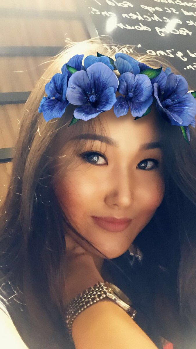 BPunsalmaa's tweet photo. Амралтын өдөр юм чинь зүгээр гое байгаарай 🦋#snapselfie #filtergame #womanlysaturday 👻👑 https://t.co/lm9v7u7Spw