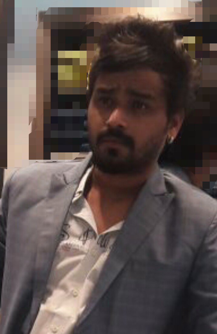 samvyas143's tweet photo. @emraanhashmi @eshagupta2811 Amazing song!!  Act!!  Expression!!  Best of luck for baadsgaho #emranhashmi #junieremranhashmi #samvyas https://t.co/vhU3Yop3wY