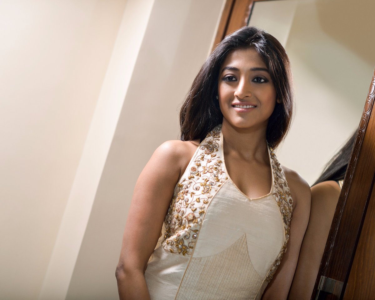 WithLovePaoli's tweet photo. Our Diva can sport an outfit and her confidence- both like a queen! ๐๐
#Throwback #WeekendCheer #LoveOurDiva https://t.co/Jypx40gqBW