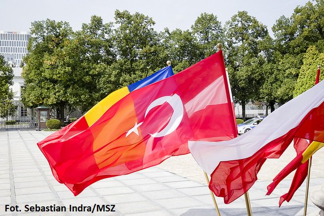 PolandMFA's tweet photo. 📷See our photo gallery from yesterday's consultations of FMs of #Poland, #Romania and #Turkey with @jensstoltenberg https://t.co/9Dt9MEfBCA https://t.co/FGtihzOX6L