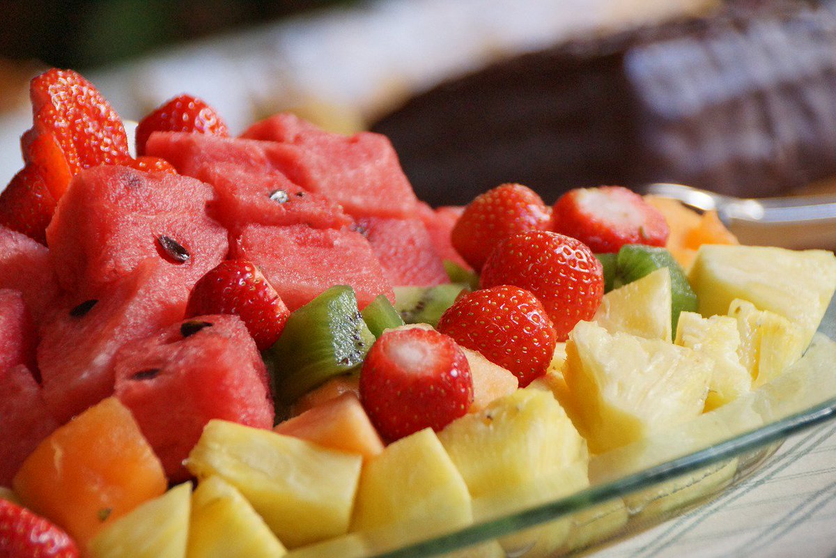 BarGluck's tweet photo. #Buongiorno e #buonsabato ! l' #estate2017 sembra non volersene andare... combattiamo il #caldo in modo sano. #fruits #macedonia #weareopen https://t.co/MmLr9dNZBi