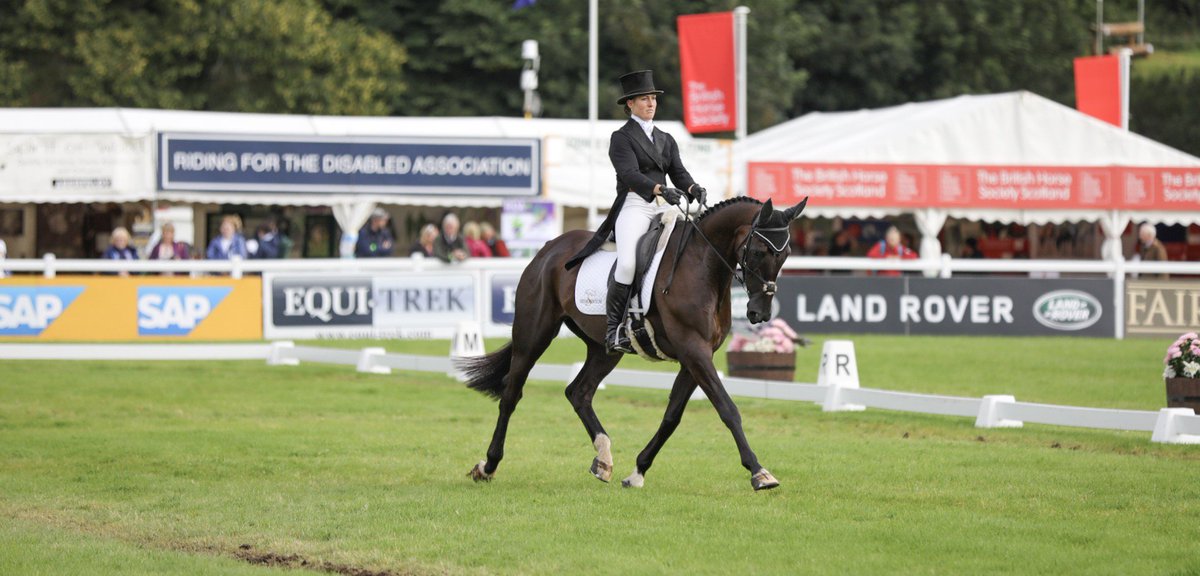 Beautiful test from <a href="/NanaDalton/">Nana Dalton</a> &amp; Absolute Opposition moving into 2nd on 48.2 behind Beanie &amp; Lebowski #ERMeventing