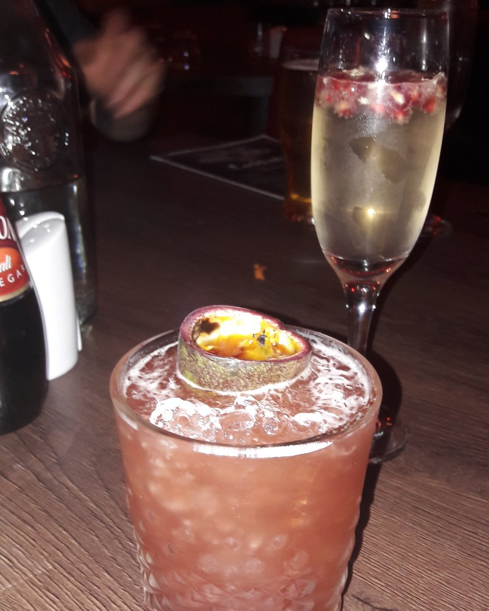 LishmanLisa's tweet photo. Yes I ate the whole thing! @CharlieFranks16 another hilarious night, great cocktails and food on our double date! #foodlover https://t.co/yjVsorkU7n