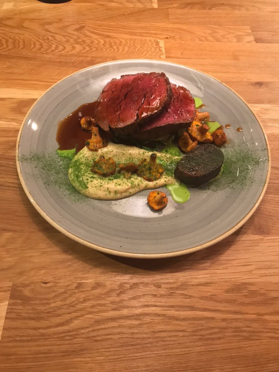 jordanjsinclair's tweet photo. Fillet of highland beef, turnip and black truffle, purple majesty and chanterelles https://t.co/qwJY7CKNMg