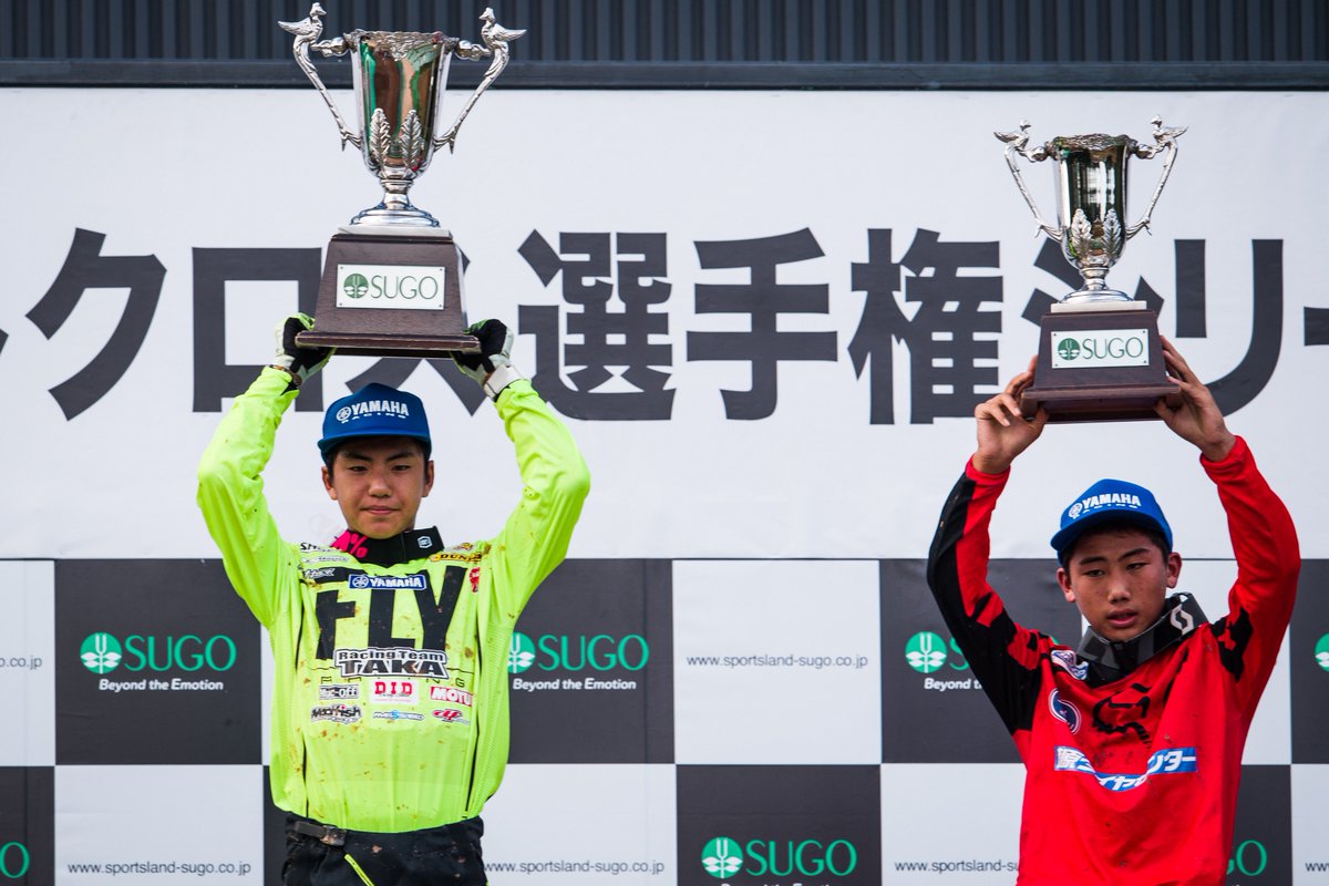 ヤマハ発動機レース情報 Twitter પર Jmx 本日唯一の決勝 Jx ここまで5戦3勝の中島漱也選手が 今シーズン3勝目をゲット 川上龍司選手は スタート直後に転倒 1周目の21番手からなんと 粘りの走りで3位表彰台 三原アドバイザーも笑顔
