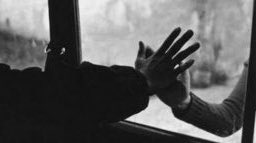 .
عرفنا بعض بالطيب .. 
نسيب بعض بالمعروف ..💔
بلاش نضيع الطيب 
نفارق والعوض مخلوف .. 🚶
.