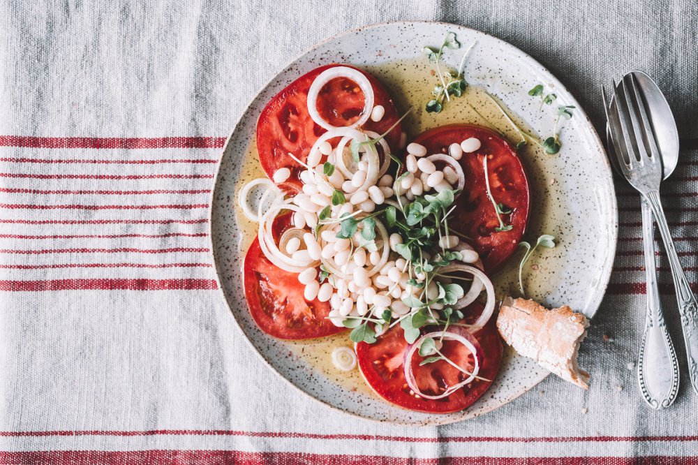 ¡Abre el recetario y apunta! Hoy tenemos para ti una saludable y sabrosa #receta... ¡Que aproveche! 🍅🍅  <a href="/BecauseGb/">Because</a> 
bbkazoka.eus/blog/recetas/e…
