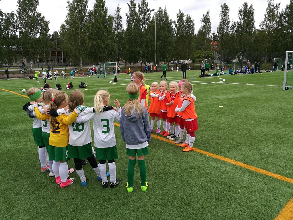 fc89espoo's tweet photo. FC Kasiysi T10 LePan juhlissa #fc89 #lepa60v #yhteisö Together #WePlayStrong https://t.co/TZ4STXIaBY