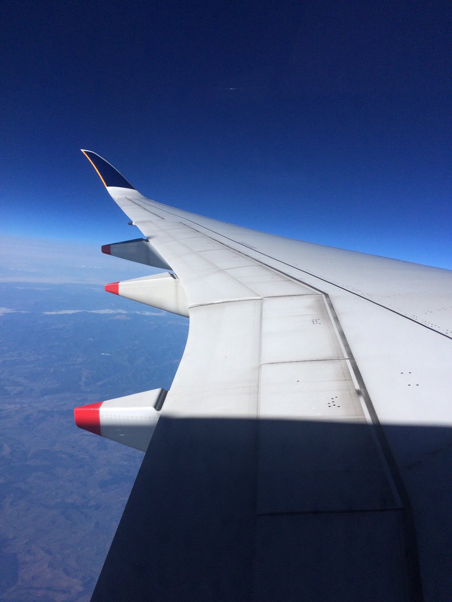 tallyho67's tweet photo. A350 SQ028 nearing Manchester great service in economy class #singaporeair #greatwaytofly https://t.co/ES2LpCC2fg