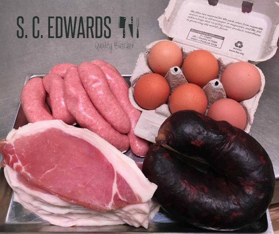 It’s the #weekend, enjoy a lovely cooked #breakfast. Go for a full English or just #bacon and #eggs 🍳🥓 #yummy #food