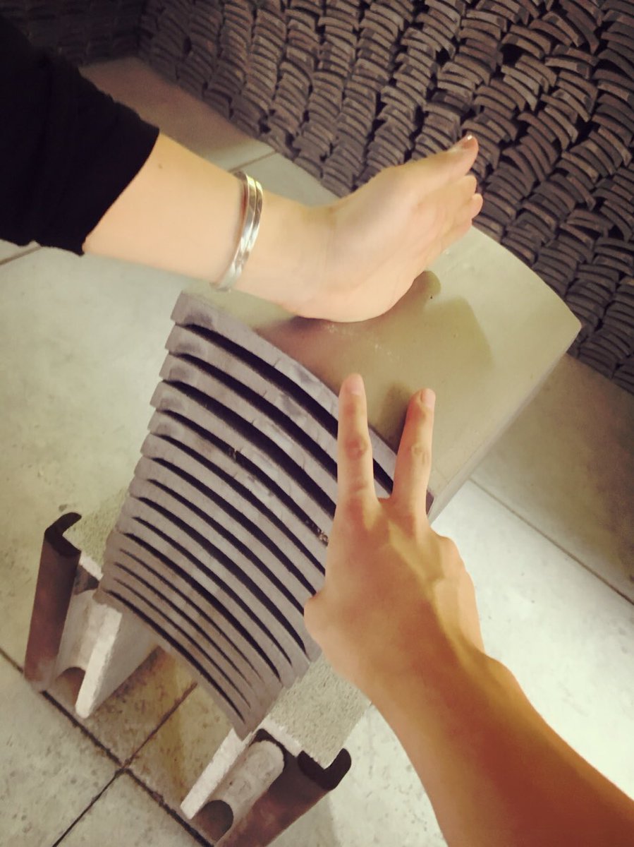 _amatsuki_'s tweet photo. 【オリジナルV】瓦割り ／ 割ってみた 【まふまふ＆天月】 https://t.co/IPWMvv8xsC