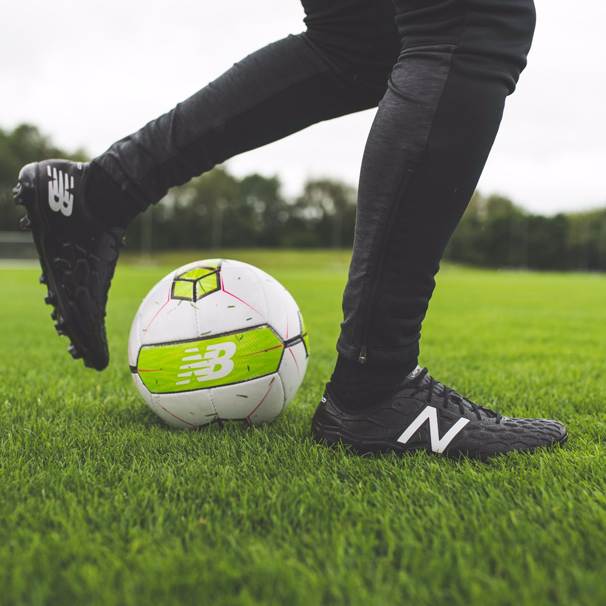 new balance visaro blackout