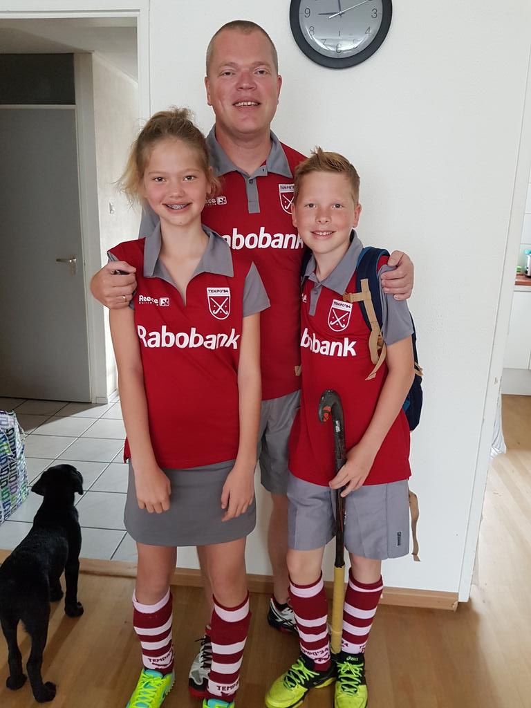 Klaar om te begeleiden bij het startweekend jongste jeugd <a href="/RGHCTEMPO34/">RGHC Tempo '34</a>. Robbie eerst naar de hondentraining maar wil liever naar de hockey 😃
