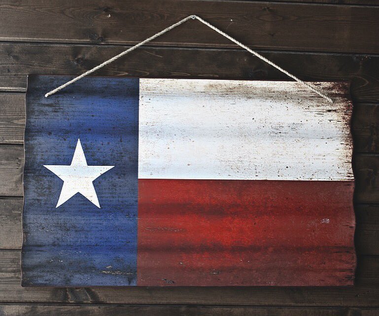 AlchemyGear's tweet photo. We send our best wishes for our fellow Texans! Hopefully no one was harmed. Be safe &amp; strong! 💪 #hurricaneharvey #CorpusCristi https://t.co/5119fChH5K