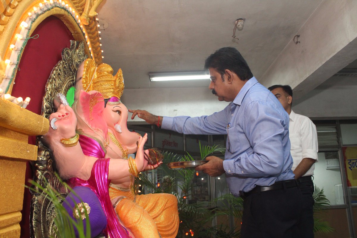 indoreida's tweet photo. Ganesh Chaturthi celebration at IDA office @PMOIndia @CMMadhyaPradesh #GaneshChaturthi2017 #GanpatiBappaMorya  #indore https://t.co/Qrn1emsDnb