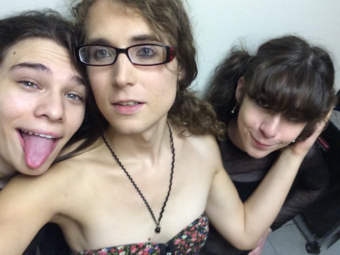 See three HOT Tgirls NOW >>  https://t.co/e4dxSnerti  Also follow her >@klintellemoore <@YOLOretweetsTM