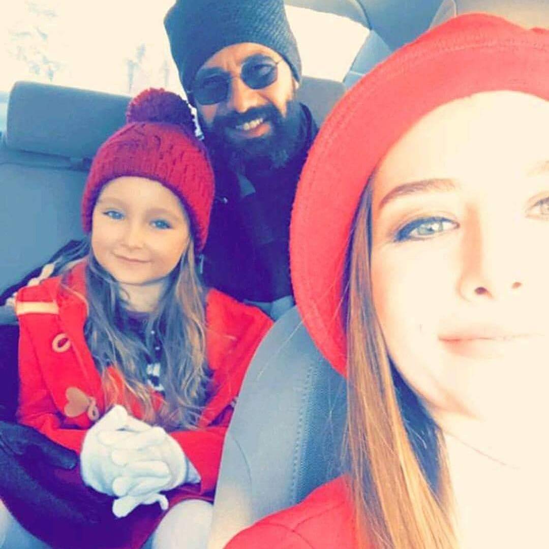 atesbahar2's tweet photo. #baharateş #ezker #ezgiasaroglu #KeremCem https://t.co/ZcJ5U04hOp