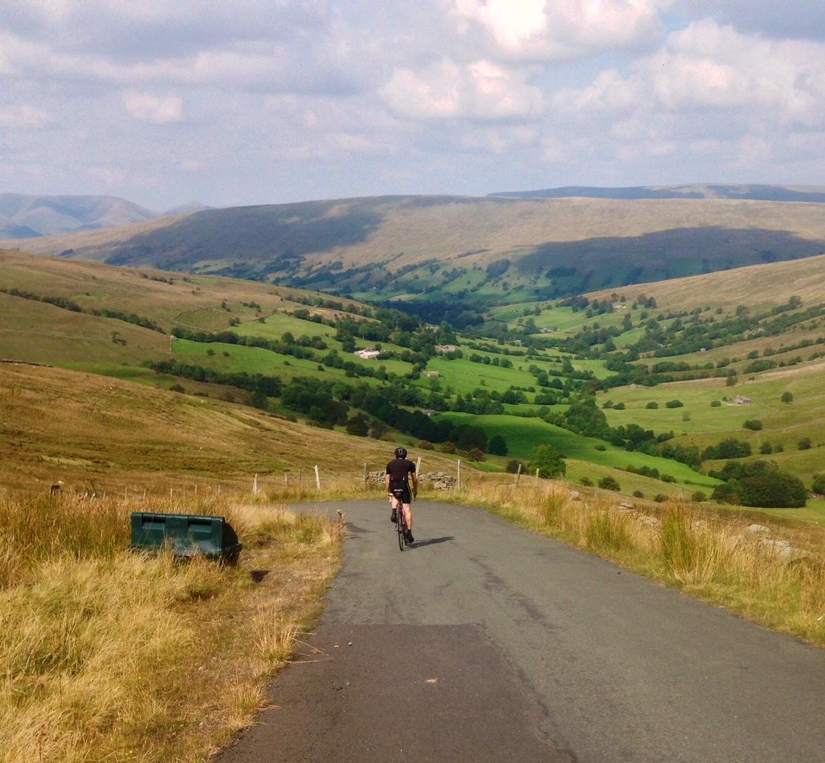 CityConnect1's tweet photo. Happy #BankHolidayWeekend! Have you tried our top #Yorkshire rides yet? Why not give one a go this weekend? https://t.co/MQUJyRVYhF #cycle https://t.co/HiqpFvWuAn