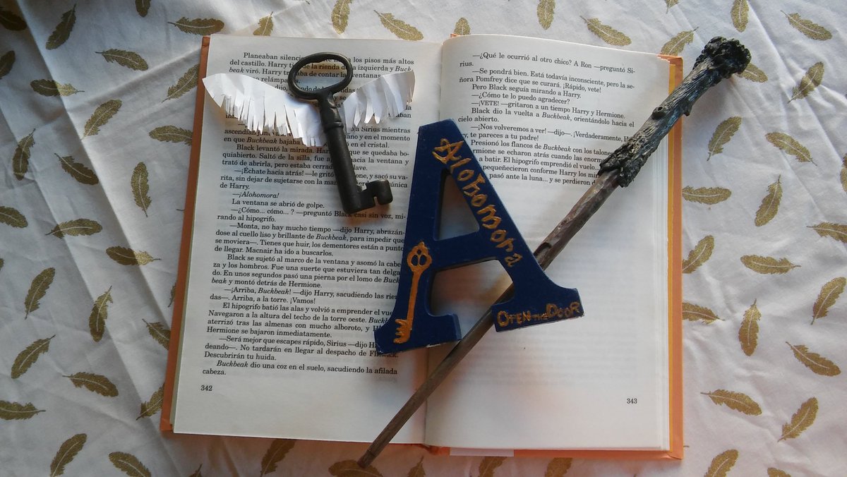 TheMagicCooShop's tweet photo. ¡Tenemos hechizos para vosotros!  Alohomora para abrir cualquier puerta, pero ¡cuidado! Fluffy podría estar detrás. https://t.co/RUtSlrJU23