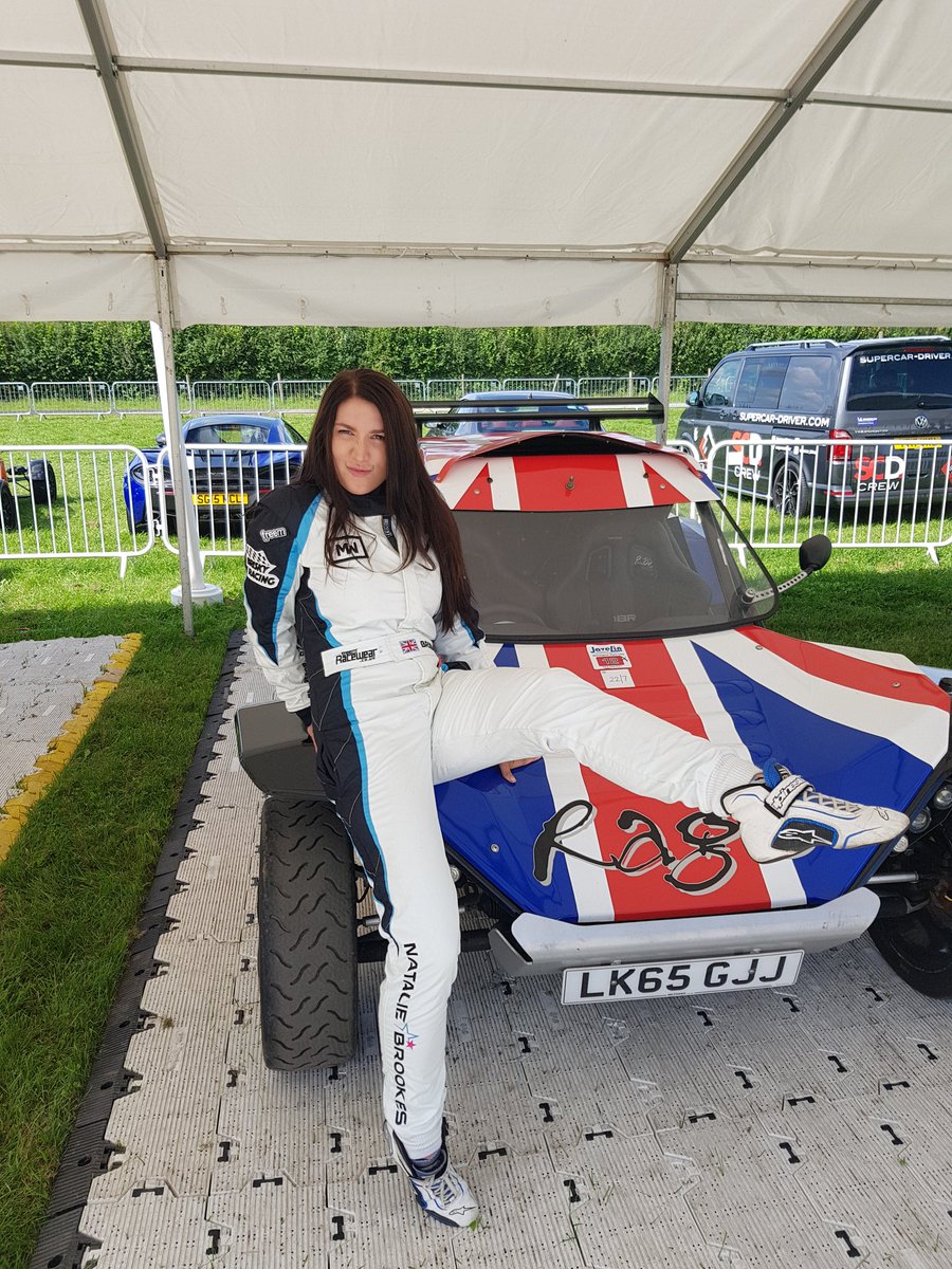 NatalieBellaa's tweet photo. Weekend at @Carfestevent with the @rage_motorsport fam!! https://t.co/N0itHeS1CY