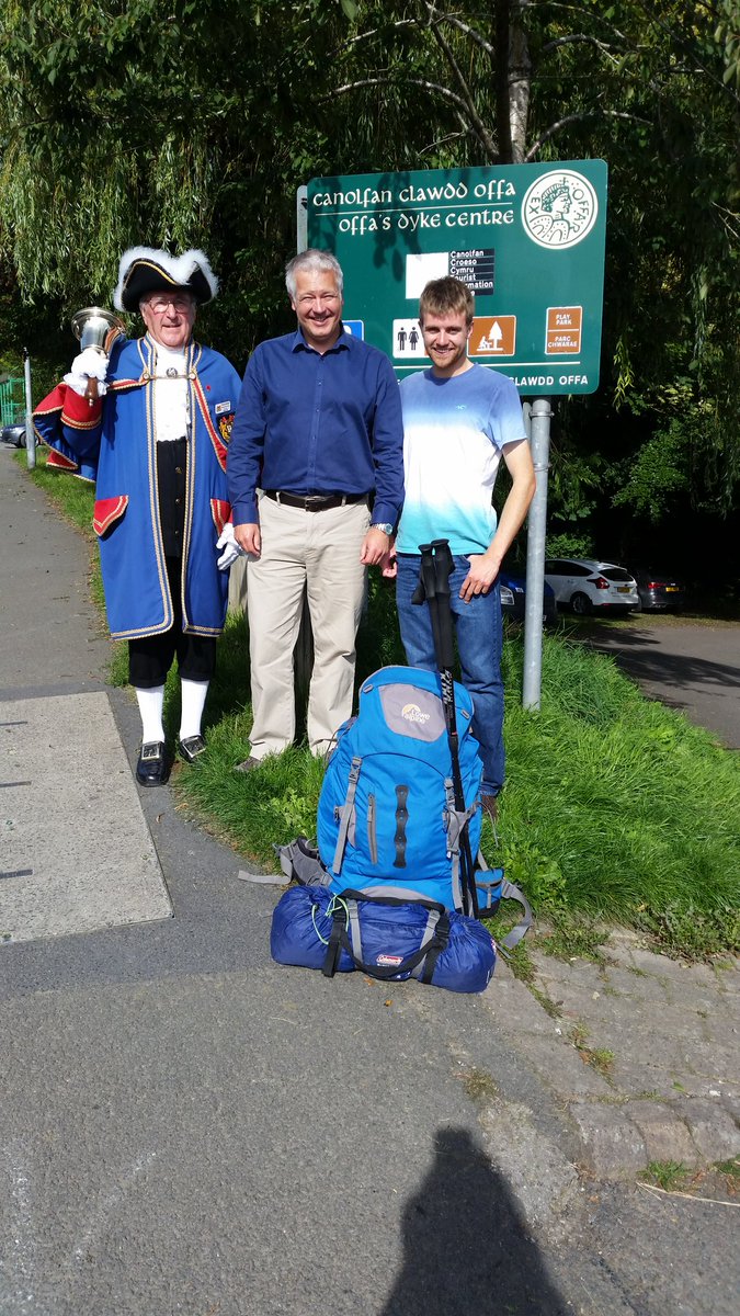 DerekTheWeather's tweet photo. Great to be back in Knighton. Book signing with Tom Davies @offasdykecentre @YLolfa 1030am. And fab weather for the Carnival @knightonsc 🔆🔆 https://t.co/J7vaYCPhMe