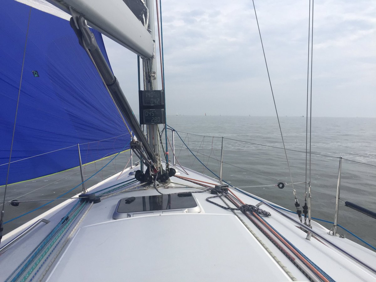 ned7473's tweet photo. Van Sport -A naar Sport-B met nog slechts 2 knoop wind. https://t.co/nsCy6srPeZ