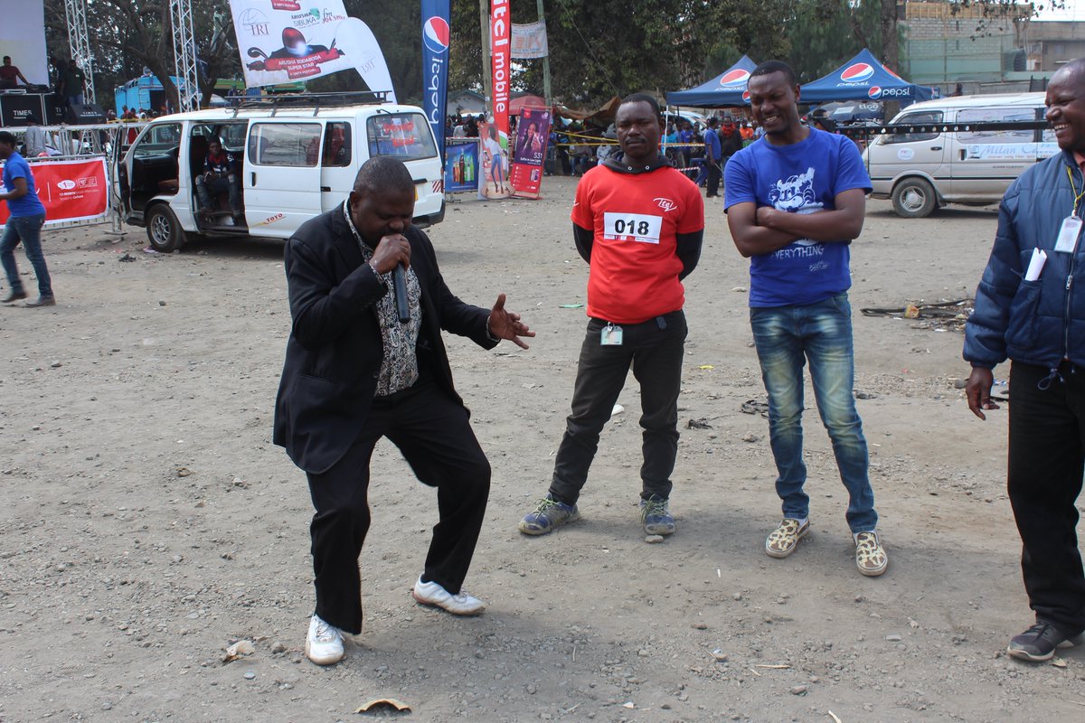 BaloziwaAmaniTZ's tweet photo. Ucheshi ni Sanaa inayo pumzisha mawazo na kukuruhusu uwe na Amani. Penda kufurahi siku zote #NguvuKatikaUtofauti #UnityFestival https://t.co/8P3ilypAS7