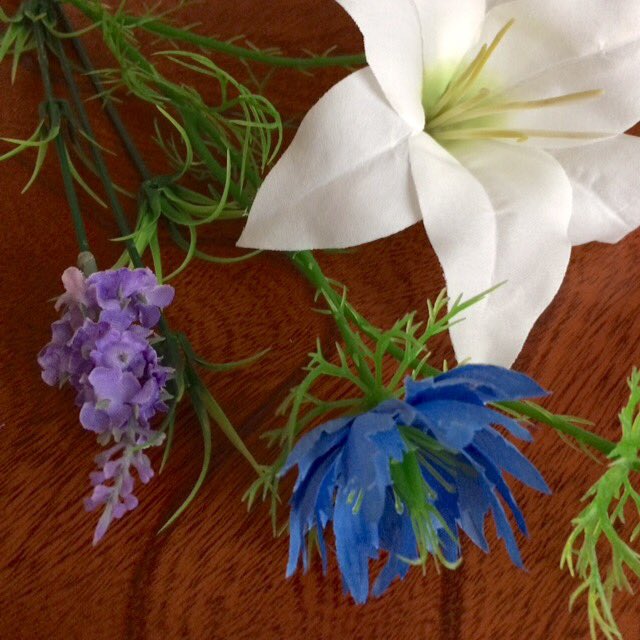 Twitterissa 100均のセリアにてラベンダー ニゲラ カサブランカの造花を購入 そして解体 T Co 8fbjok7cyz Twitter