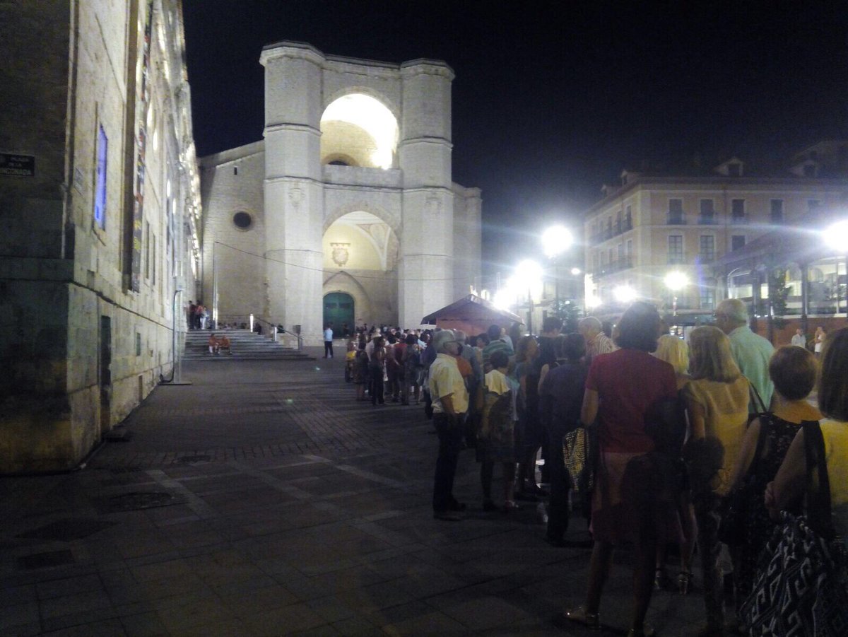 FundacionEme's tweet photo. Ayer, el Patio de San Benito se llenó de vallisoletanos que, emocionados, aplaudieron a la Joven Orquesta y Coro de #Wageningen. https://t.co/s5cCvRWDIu