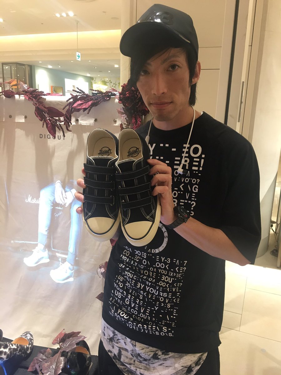 DIGOUT_OFFICIAL's tweet image. 今日は西宮阪急POPUPストアにTHE ORAL CIGARETTESの中西雅哉さんがご来店！スニーカー（KENDRICK、JULIAN
）2足お買い上げ頂きました！
フェスでお忙しい中 ありがとうございます！
#中西雅哉
#THEORALCIGARETTES 
#DIGOUT