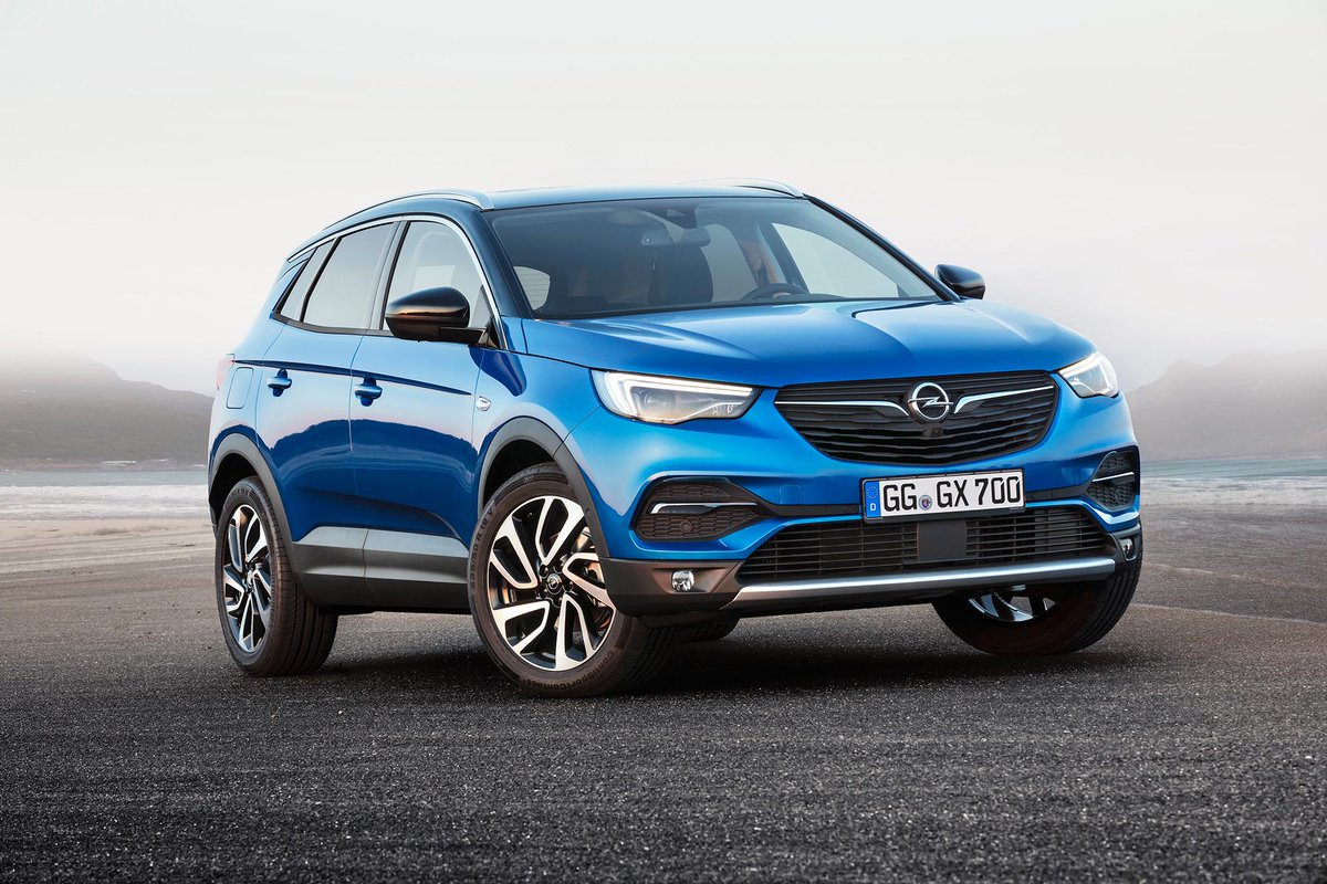 StellantisDE's tweet photo. A new challenger in the growing compact #SUV/CUV segment. A key player in Opel’s #7in17 product offensive. Premiere at @iaamesse! #IAA2017 https://t.co/0Yf9WRxDsy