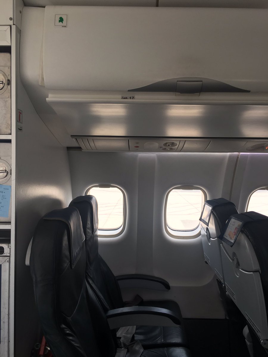 papillonc's tweet photo. @AirEuropa Surprised that on this flight the worst (last) row is "business class"? The only seats in the plane that don't recline. https://t.co/N9jdxiTjKG