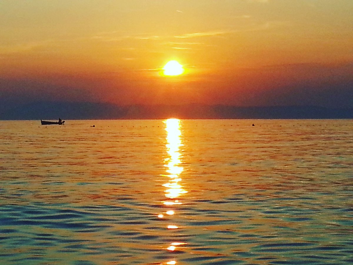 YourSmartAgency's tweet photo. @AndreaEnergy25 @mauro_gianca @NicoEsp72 @lucarallo @AndreaParovel @riccardocorna @TiziGiusto @giammydorazio @yurivazzola @Donato_Primo Ah la natura che spettacoli meravigliosi ci regala 😍
In #Croazia energia a go go
#natura #emozioni https://t.co/rzK9fy1q57