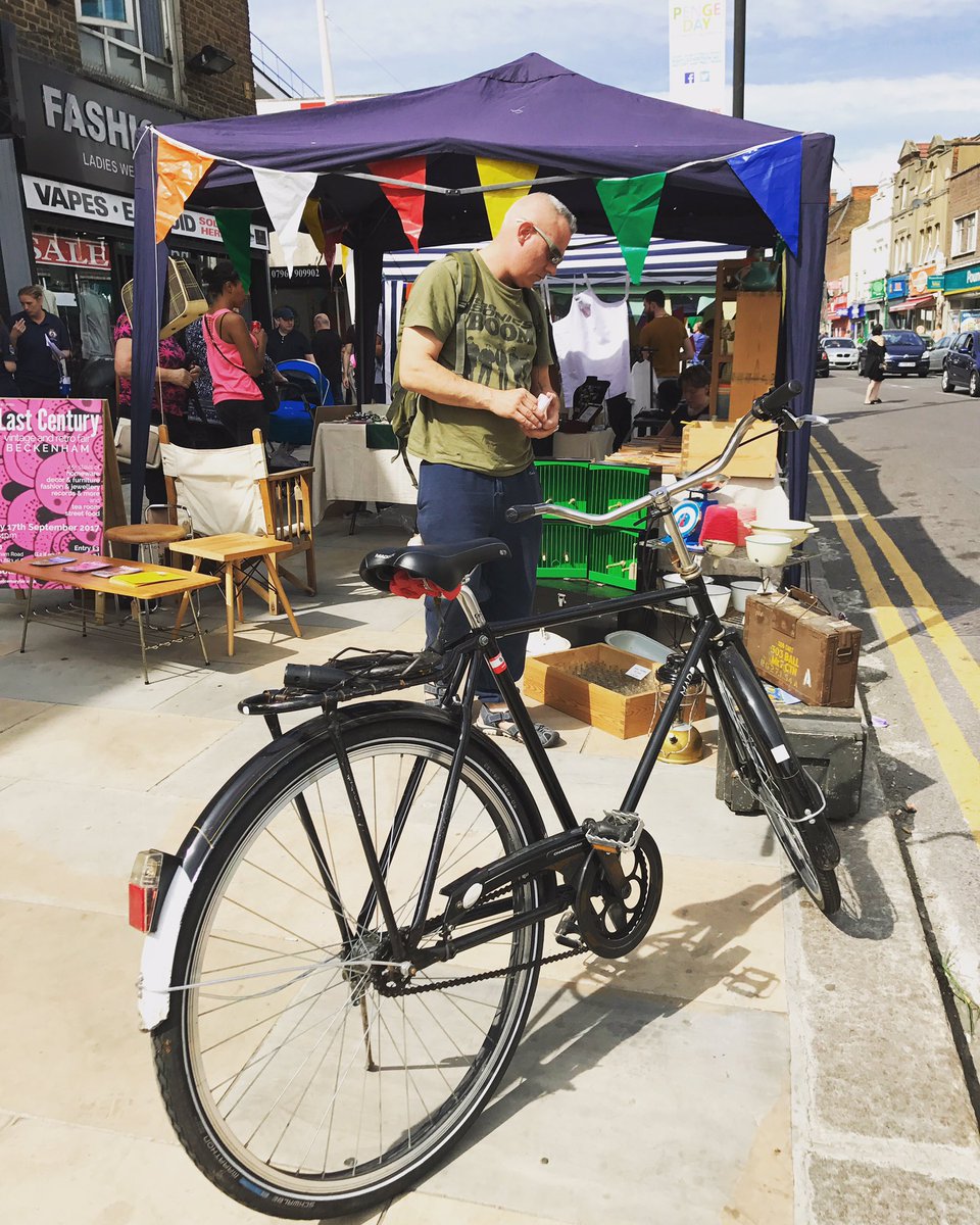 so_lastcentury's tweet photo. What a beautiful day @PengeDay !!!☀️️ Find us opposite #designerdrapes. Vintage jewellery, enamelware, brocante, on sale. Come & say hello! https://t.co/qD3tbdySDX