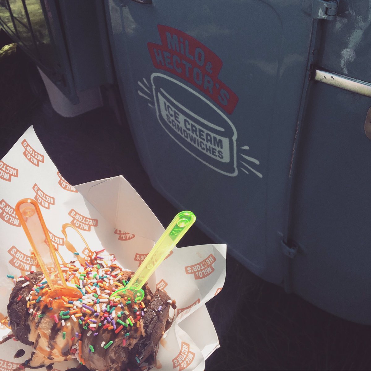 The sun is shinning again here at #bigfeastival make sure to come and  try one of our delicious double scoop sandwiches.
☀️🍦😎👌