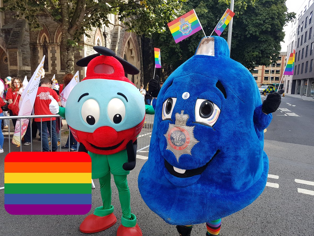 Draigchwaraeon's tweet photo. @air_ambulance @swpolice together #swppride https://t.co/cDy6a9drcl
