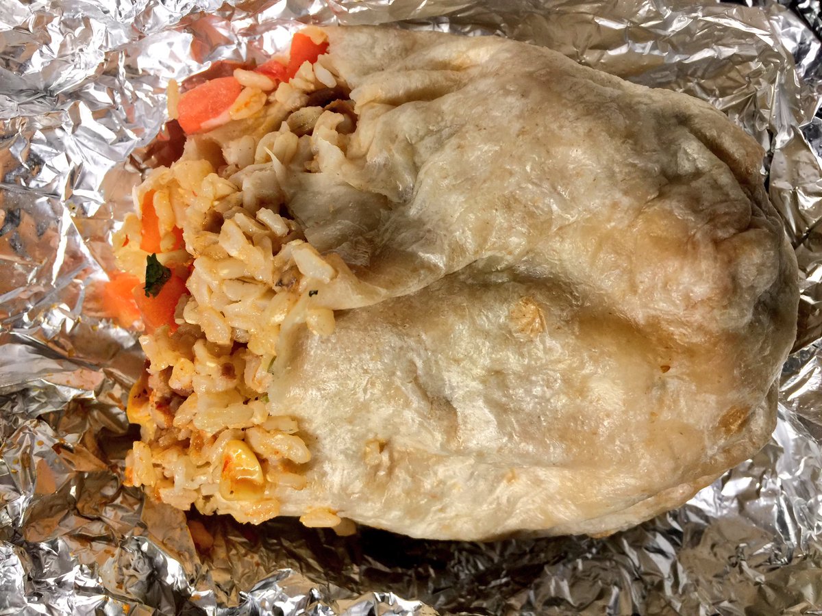 EnterpriseFood's tweet photo. CHIPOTLE
NY/1379 6th Ave
4.5
メキシコ料理のチェーンファスト���ード店。ブリトー、タコス、サラダなどから選べられる。サブウェイの様に入れたい具材を言っていく。ブリトーにライスとチキンとスパイスソース。本当に美味いので日本上陸してほしい。9$ https://t.co/YKxxbnM6MD