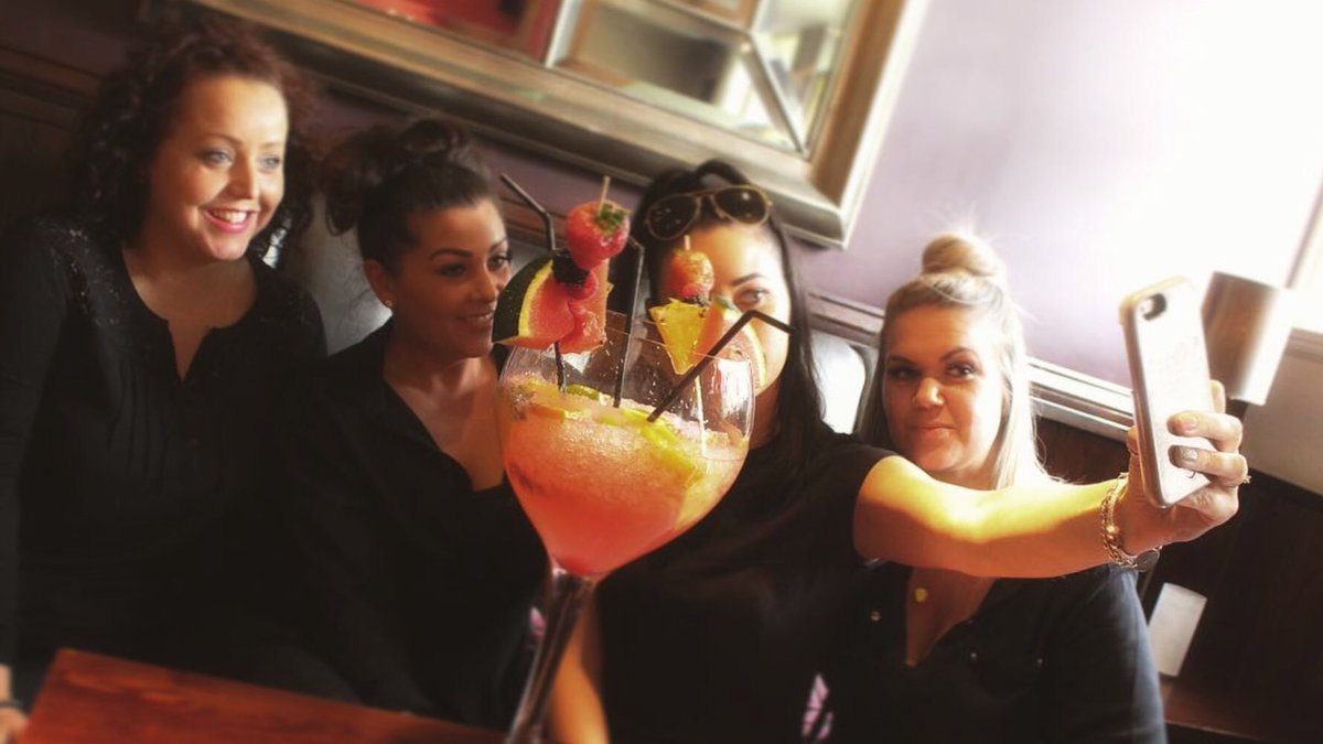 New to the Winery - the glistening gold sharing cocktail for 2 or 3 or 4! Happy weekend! Tweet us your #goldensharerselfie #cocktails