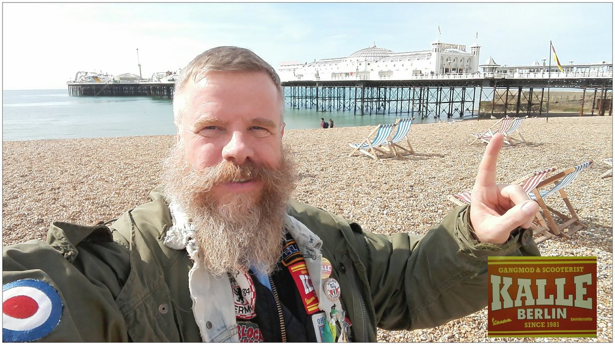 KalleBerlin1's tweet photo. Good morning from Brighton Beach Mates ! :-)
#Gangmod #Brighton #Mods #Kalle #Modweekender #Riot #Scooterist #Scooterboy #Vespa #Travel https://t.co/XyVTIaGune