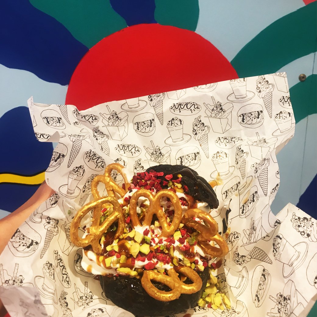 softrepublick's tweet photo. National Burger Day is gone but you can still try our black burger!
#SoftRepublick #IceCream #Burger https://t.co/jyZiD3qop4
