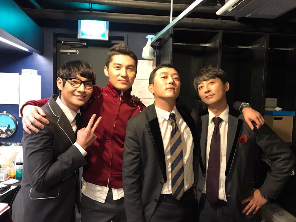 2017_students's tweet photo. 10주년 기념공연
연극 #모범생들

오고야 만 2012년도 모범생들 막공 😭
#명준호영 #수환슬기
#종태승진 #민영대현

#마지막까지화이팅
#안녕_2012년도모범생들
#고마웠어요 👋🏼 https://t.co/XuoCwzKYz7