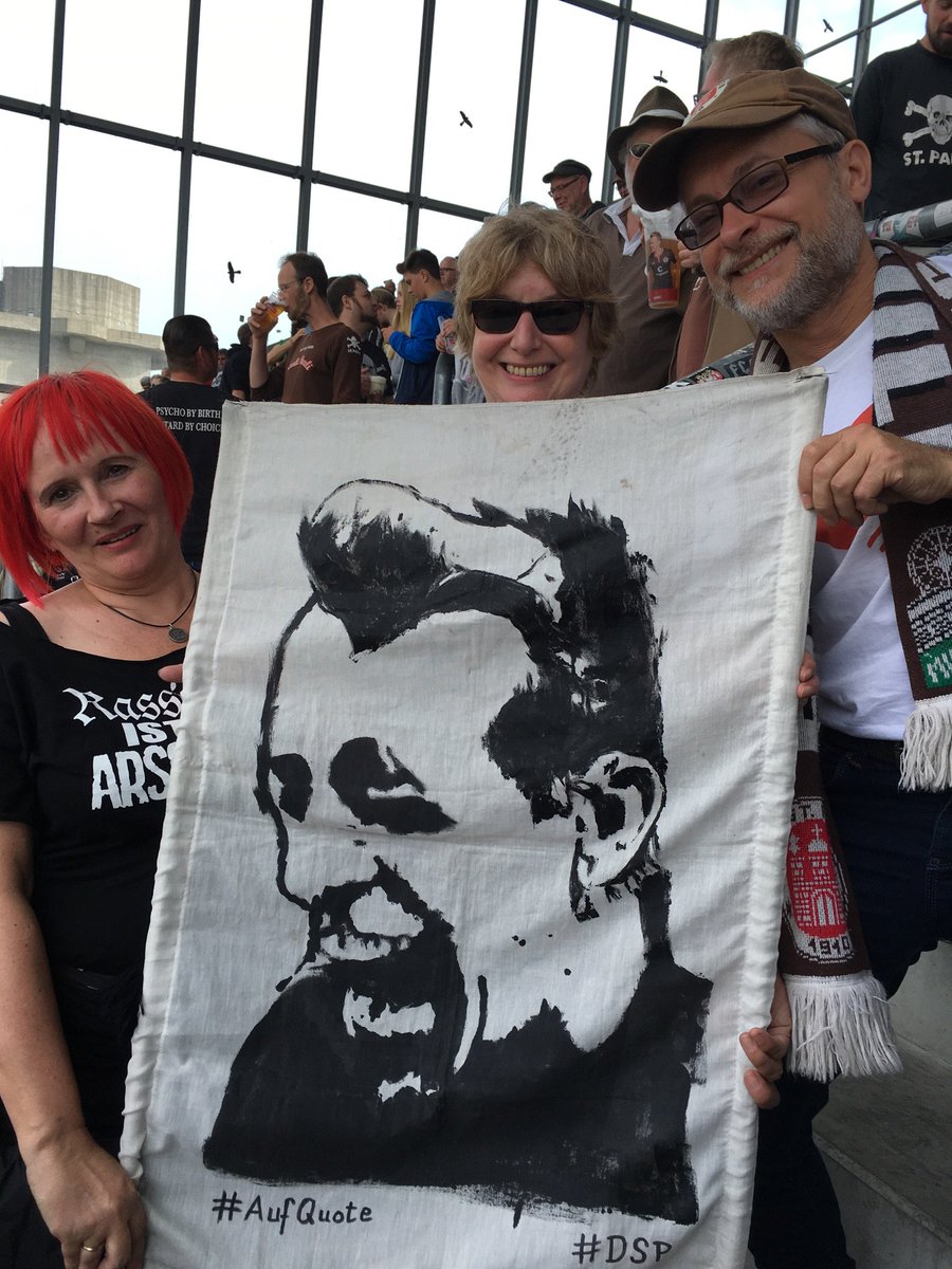 textundblog's tweet photo. Wie immer dabei, der @Quotenrocker. Mit liebem Gruß an @zeckenwombat. #fcsp https://t.co/nce9WSBbk4