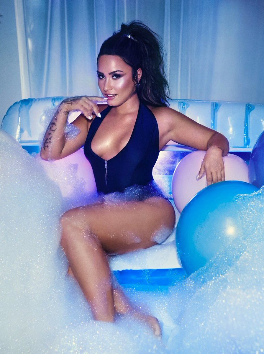 TopCelebs2017's tweet photo. Demi Lovato... 😱 https://t.co/hrKiGpcgtG