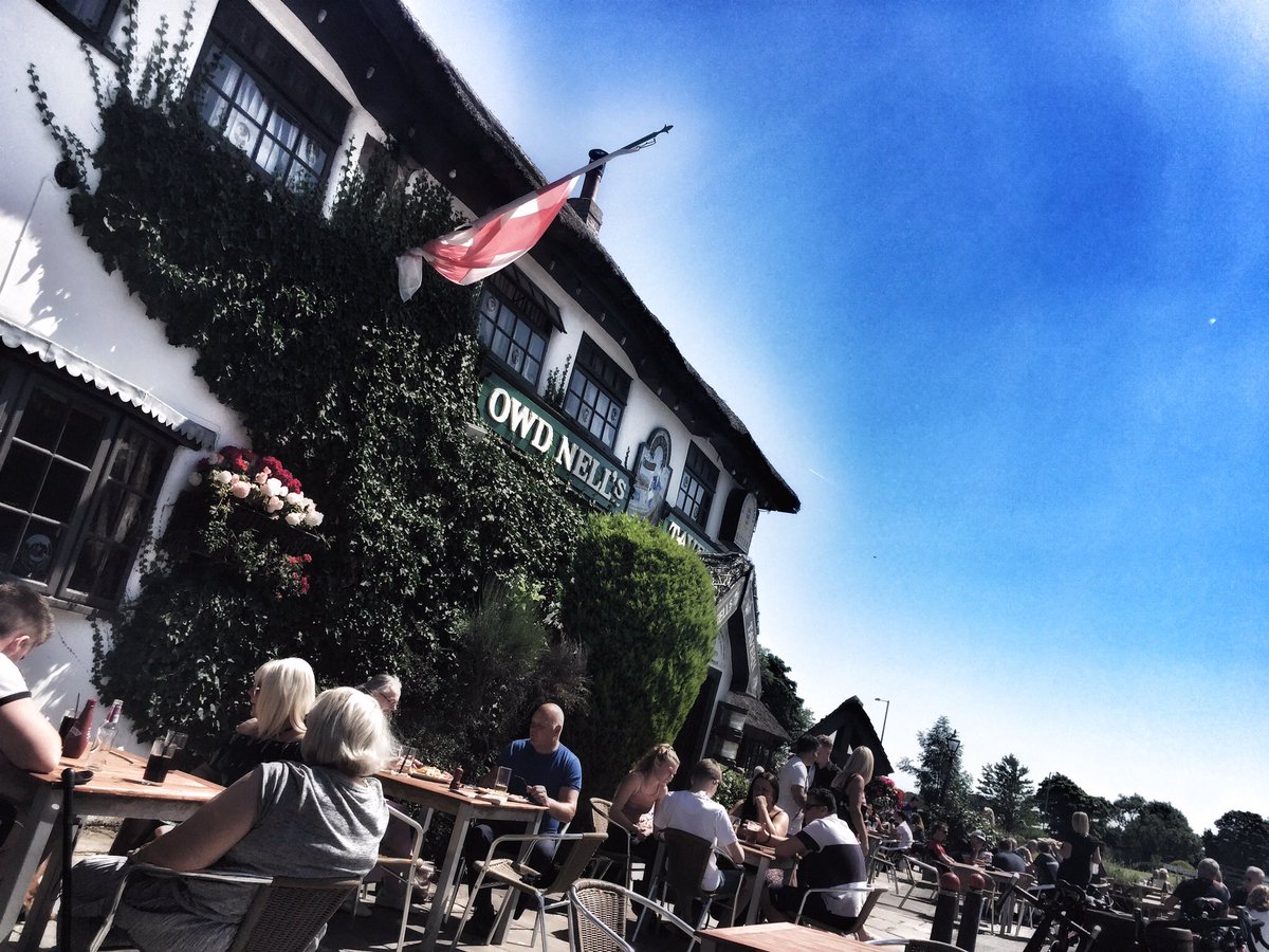 OwdNellsTavern's tweet photo. Have a fantastic #BankHolidayWeekend #canalside #openalldayeveryday @GTHamlet #bubbleNbounce @VisitLancashire @LythamLifeStyle π»πΎβοΈ https://t.co/B3XxpEMAbe